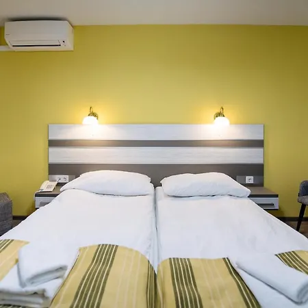 Lux Panzio Gasthof 4*